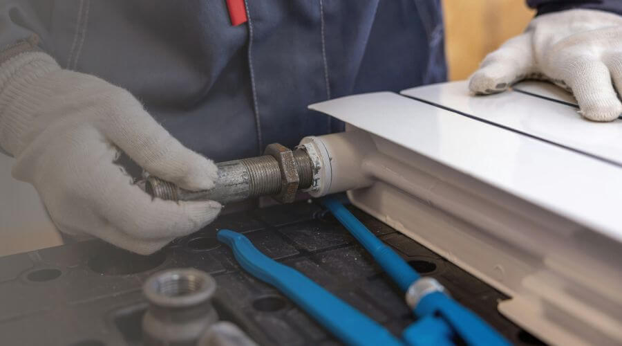 Expert burst pipe repair services in Smithland, IA